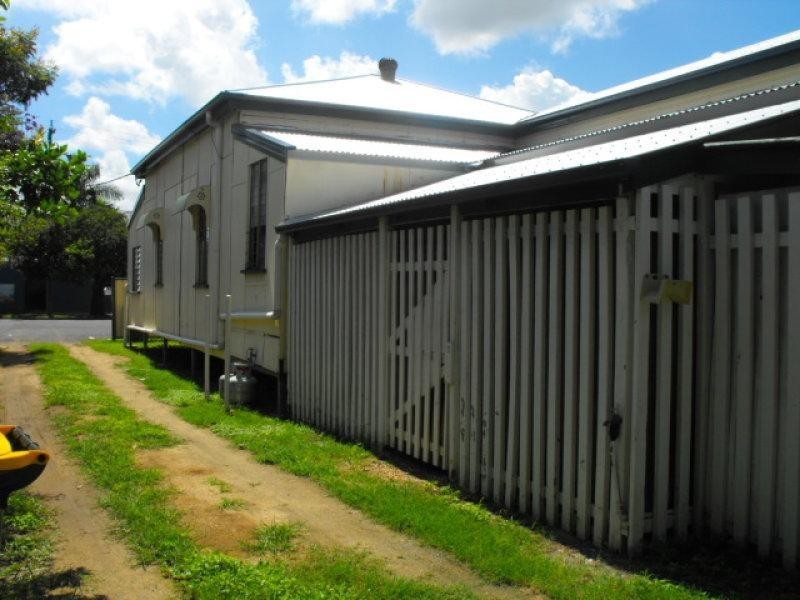 100 West Street, The Range QLD 4700