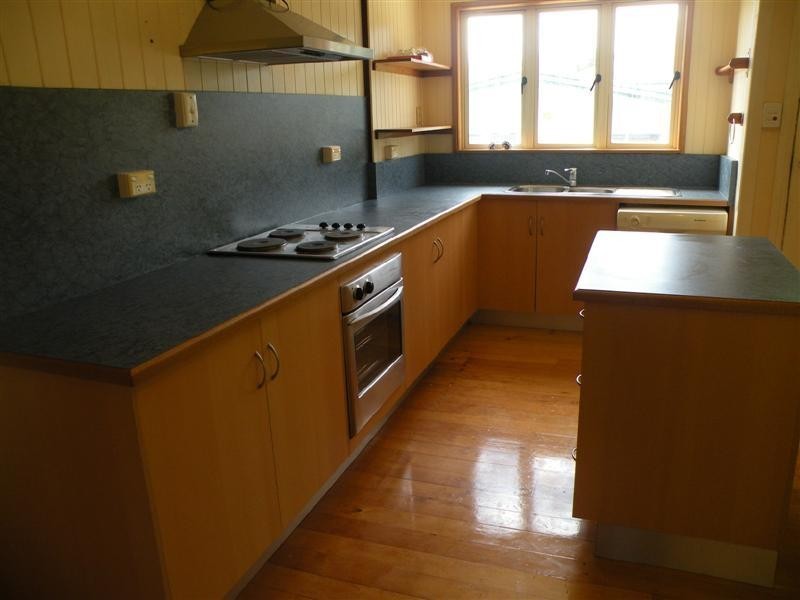 12 Dean Street, Berserker QLD 4701