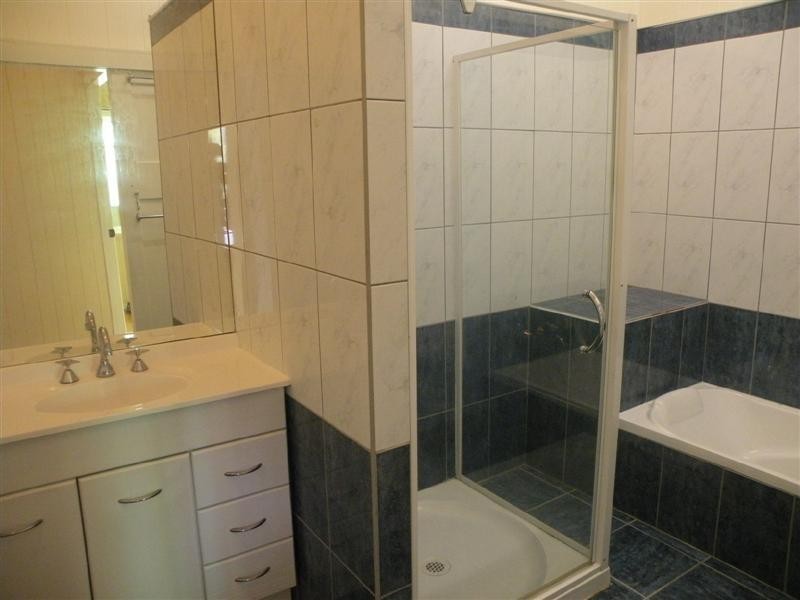 12 Dean Street, Berserker QLD 4701