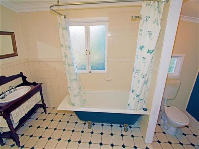 20 WAKEFIELD, Allenstown QLD 4700