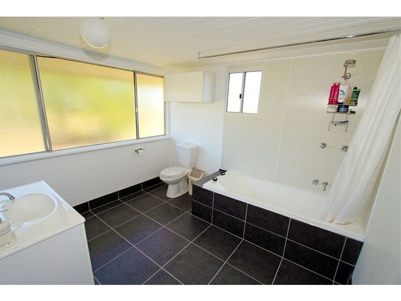 19 Main Street, Park Avenue QLD 4701