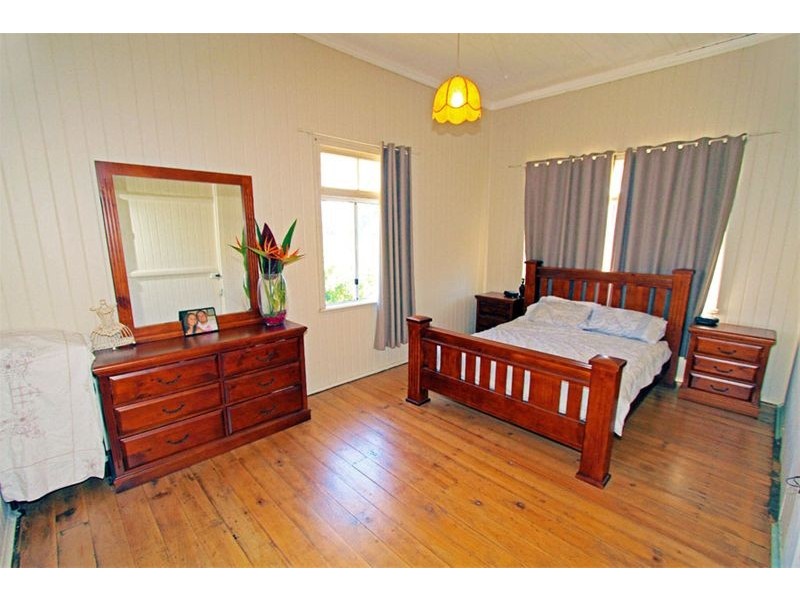 19 Main Street, Park Avenue QLD 4701