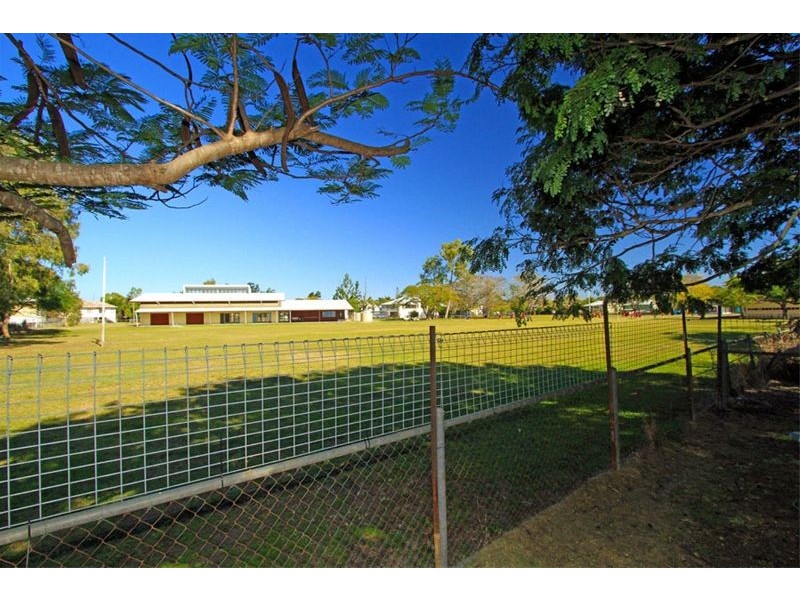 19 Main Street, Park Avenue QLD 4701