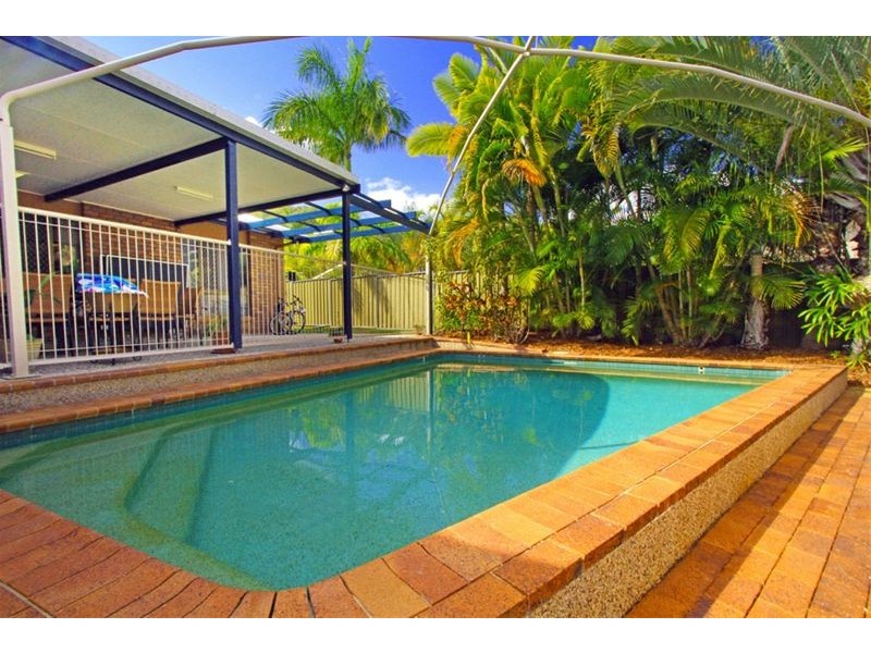 12 Davey Avenue, Frenchville QLD 4701