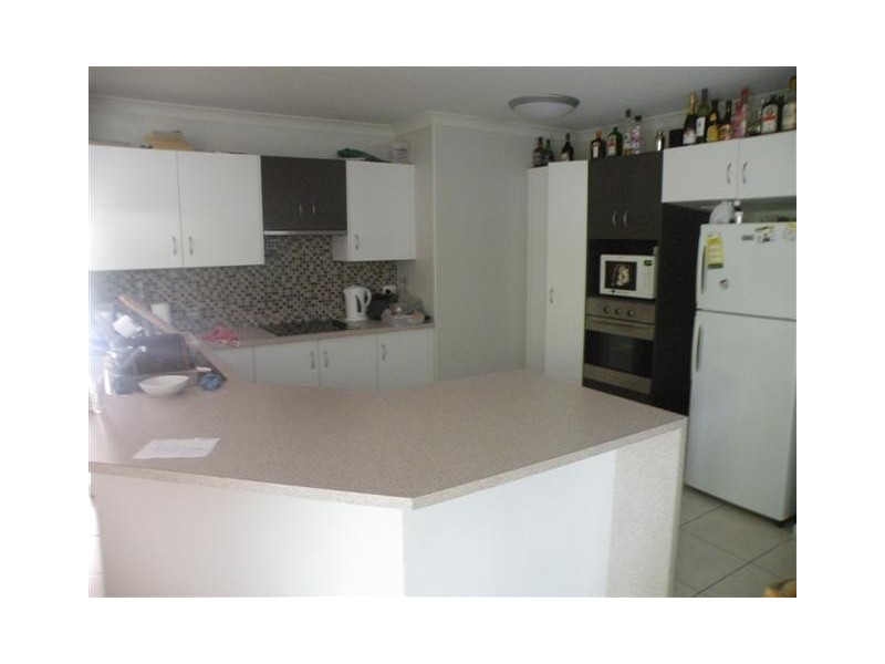 2/269 RICHARDSON Road, Kawana QLD 4701