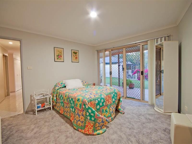 8 McRae Place, Frenchville QLD 4701