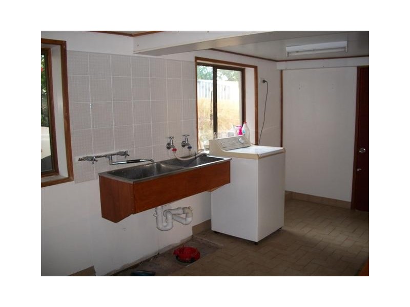 4 JONES Street, Wandal QLD 4700