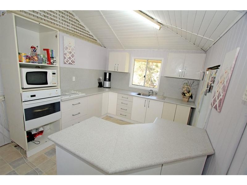 19 MAIN Street, Park Avenue QLD 4701