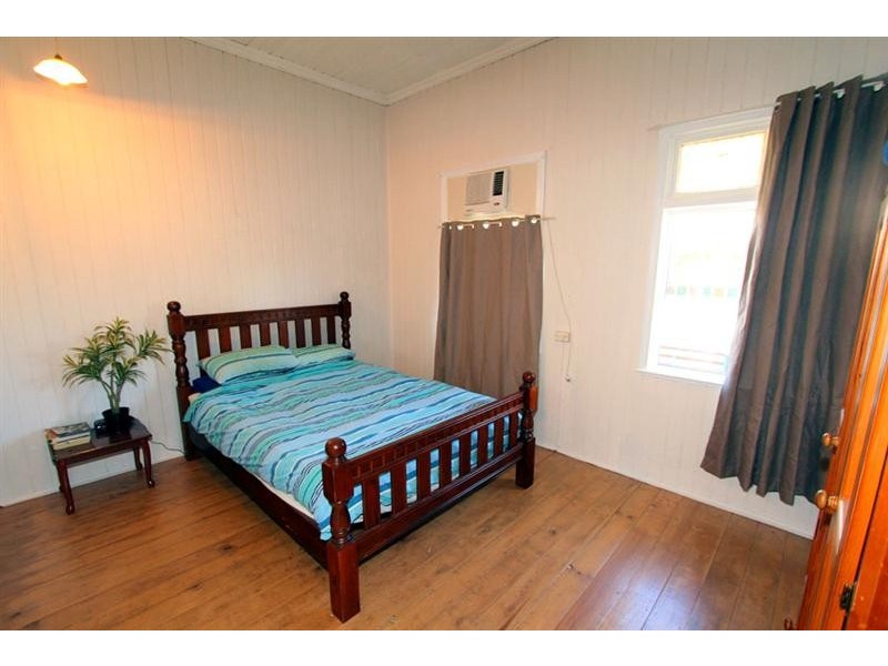 19 MAIN Street, Park Avenue QLD 4701