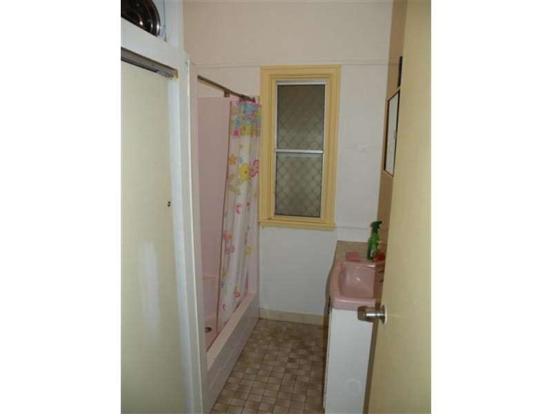 254 Dean Street, Berserker QLD 4701