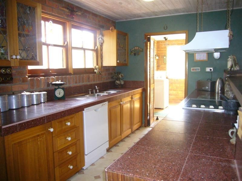 27 Armstrong Street, Berserker QLD 4701