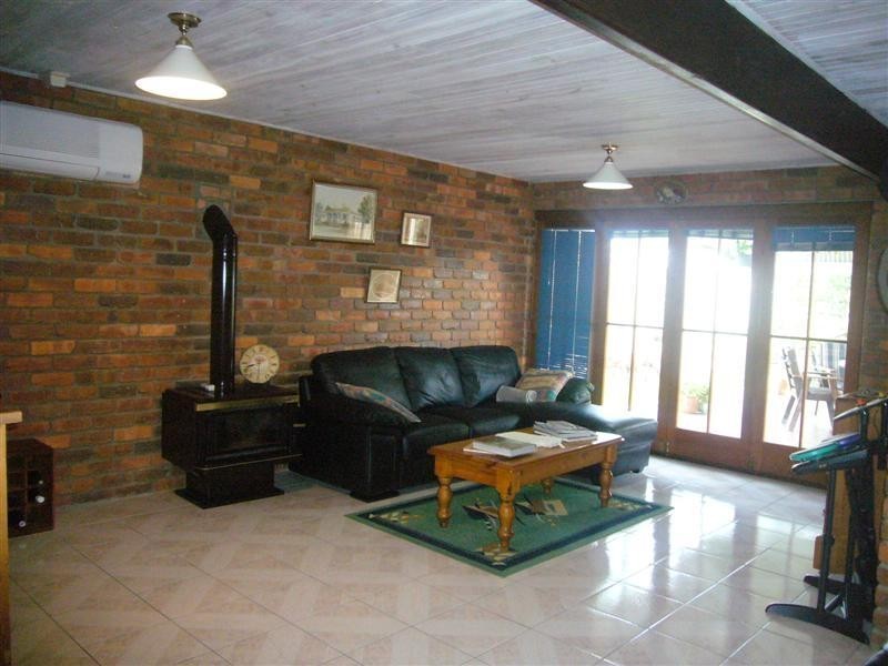 27 Armstrong Street, Berserker QLD 4701