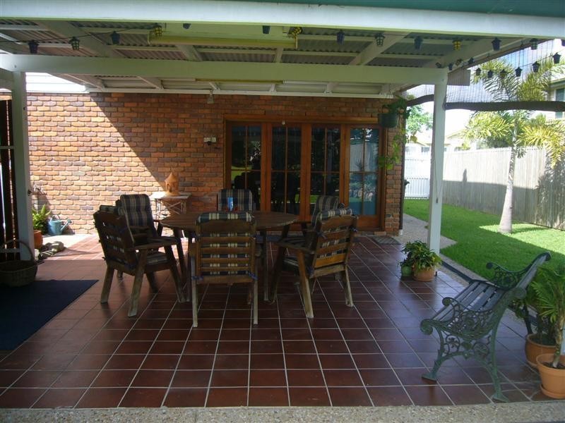 27 Armstrong Street, Berserker QLD 4701