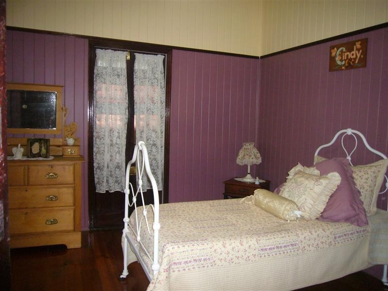 27 Armstrong Street, Berserker QLD 4701