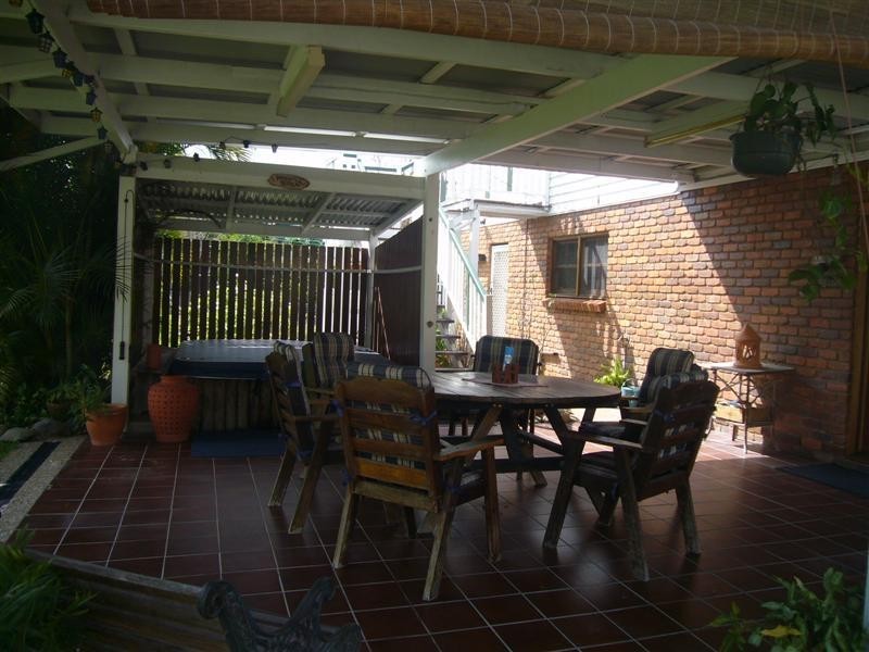 27 Armstrong Street, Berserker QLD 4701