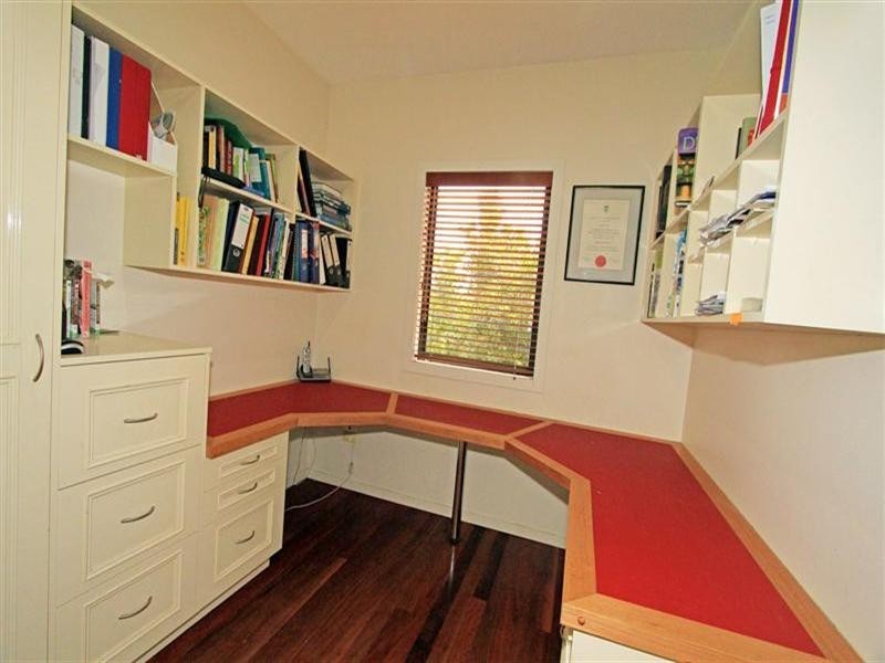 8 Herley Street, The Range QLD 4700