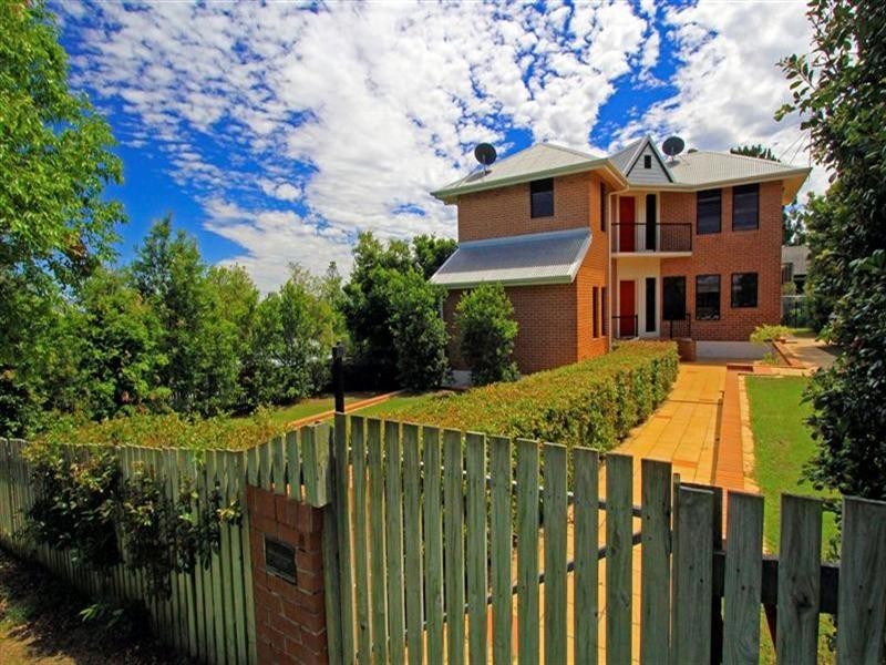 8 Herley Street, The Range QLD 4700