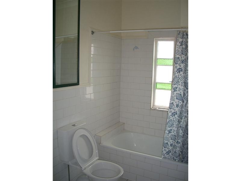 33 THOMASSON Street, Park Avenue QLD 4701