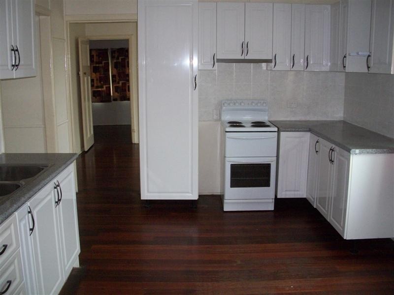 33 THOMASSON Street, Park Avenue QLD 4701