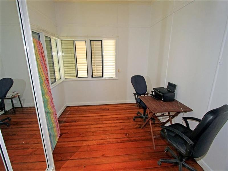 17 Meade Street, Wandal QLD 4700