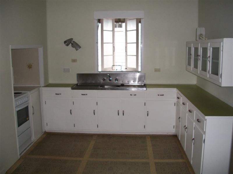 143 CAROLINE Street, The Range QLD 4700