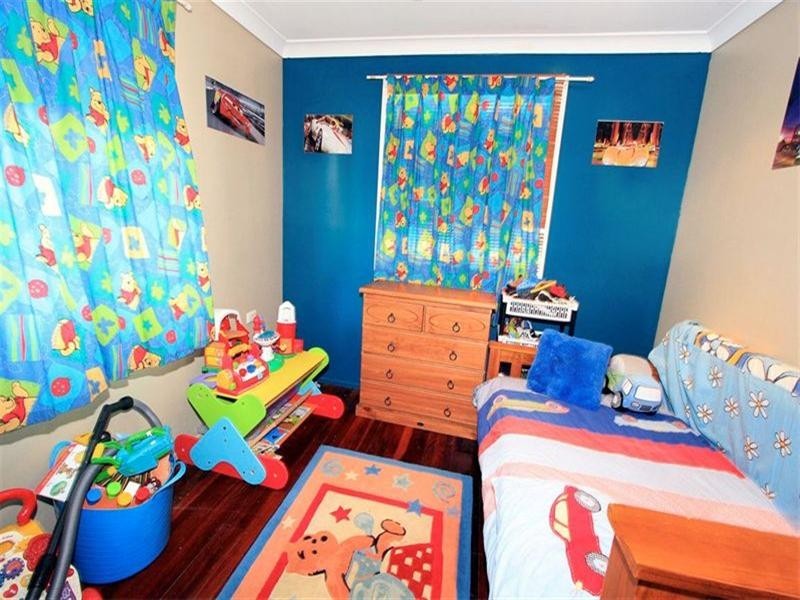 11 Charles Street, Berserker QLD 4701