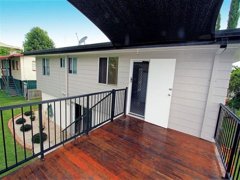 11 Charles Street, Berserker QLD 4701