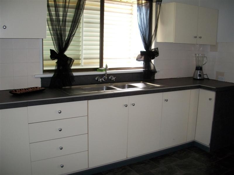 4 JONES Street, Wandal QLD 4700