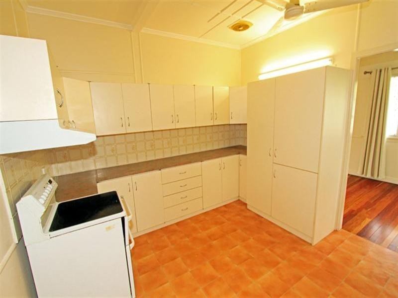 8B KNUTSFORD Street, Wandal QLD 4700