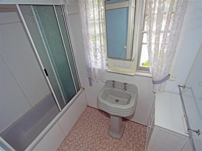 8B KNUTSFORD Street, Wandal QLD 4700