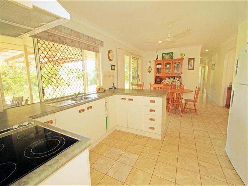 70 Limpus Avenue, Keppel Sands QLD 4702