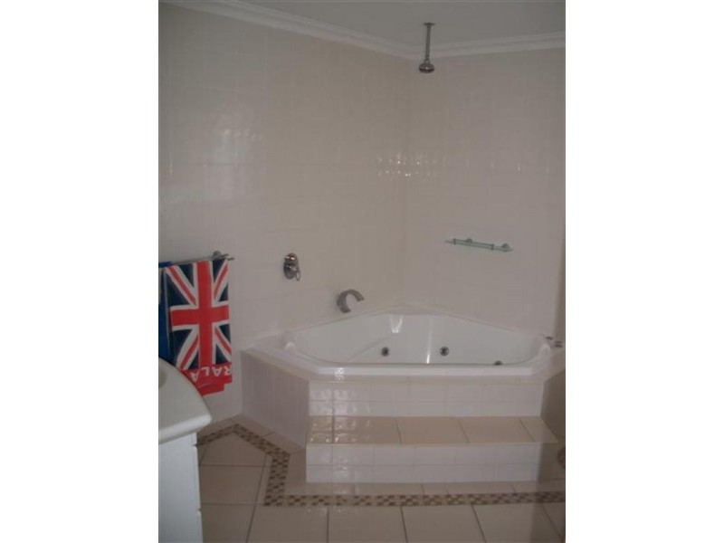 2/21 BERTRAM Street, Park Avenue QLD 4701