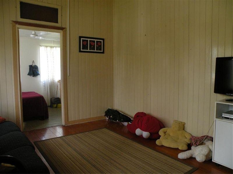 33 Cowap Street, Park Avenue QLD 4701