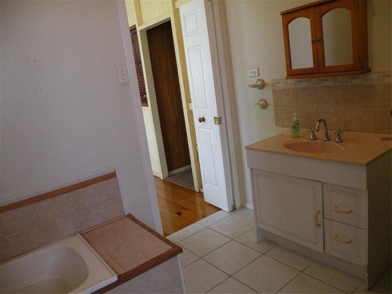 18 Gillespie Street, Wandal QLD 4700