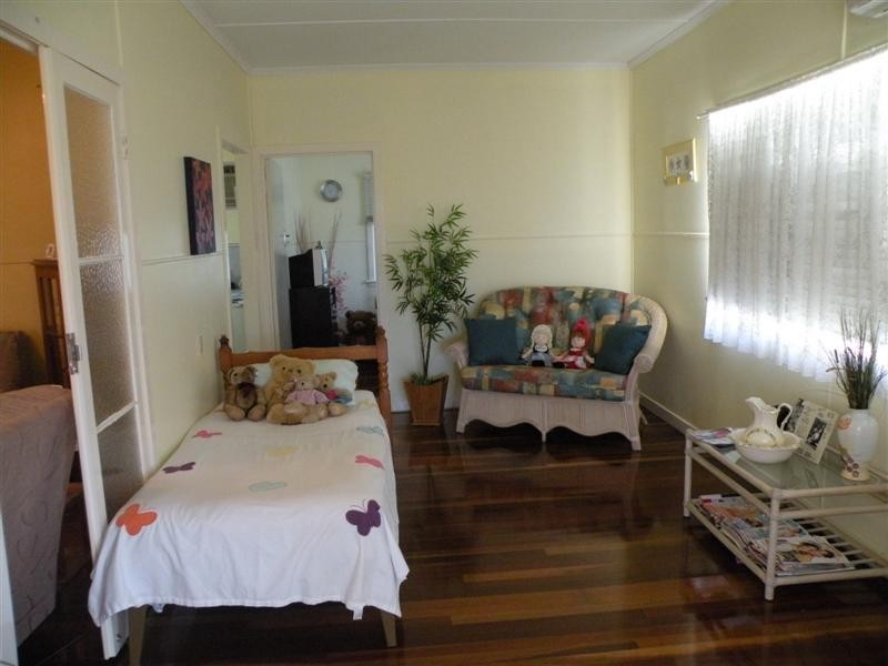 23 Thomasson Street, Park Avenue QLD 4701