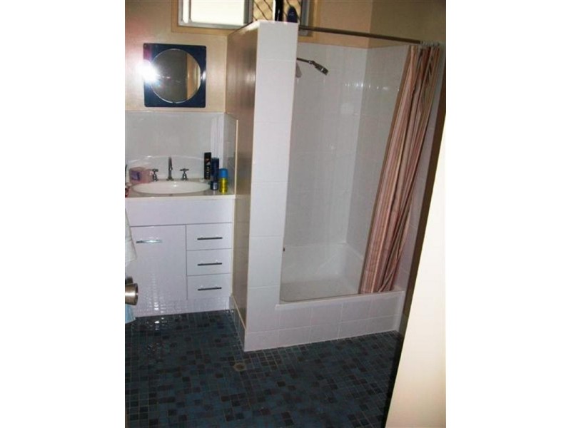 2/118 SHEEHY Street, Park Avenue QLD 4701