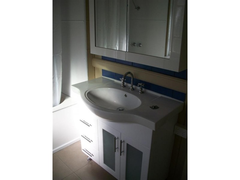 8 Bertram Street, Park Avenue QLD 4701