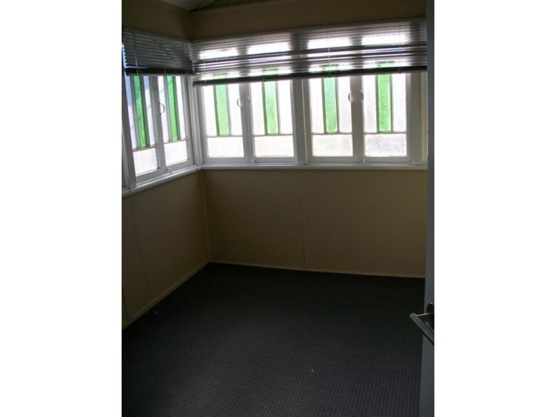 8 Bertram Street, Park Avenue QLD 4701