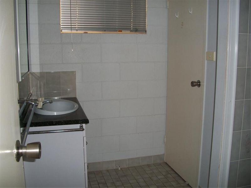 2/20 JEFFRIES Street, The Range QLD 4700