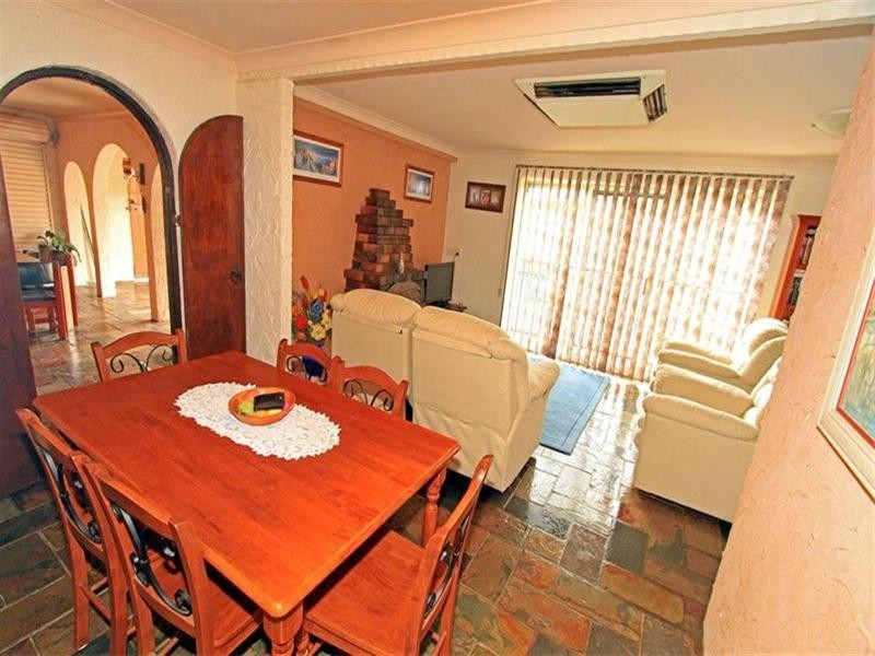 4 Bates Avenue, Park Avenue QLD 4701