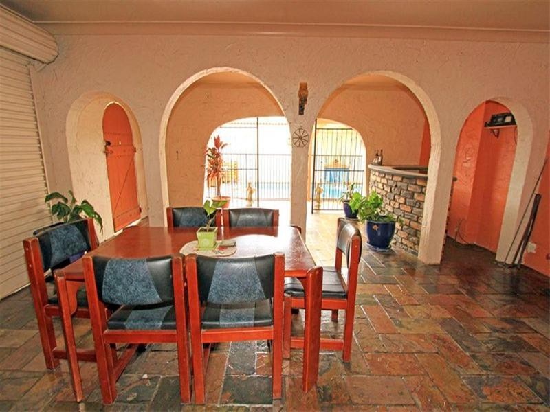 4 Bates Avenue, Park Avenue QLD 4701