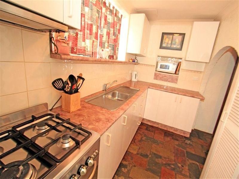 4 Bates Avenue, Park Avenue QLD 4701