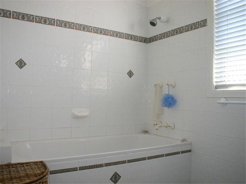 6 Athelstane Terrace, The Range QLD 4700