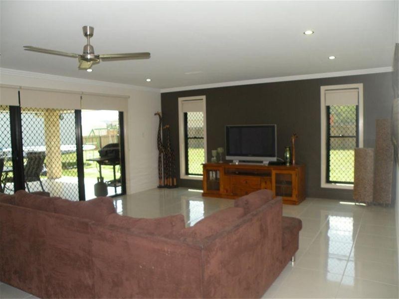 16 Stirling Drive, Rockyview QLD 4701