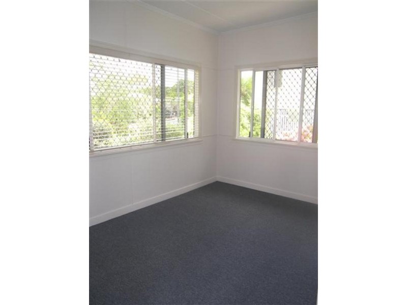 8 CHARLOTTE Street, Wandal QLD 4700