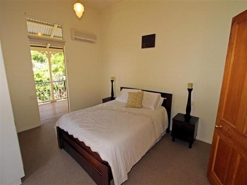 4 DAVIS Street, The Range QLD 4700