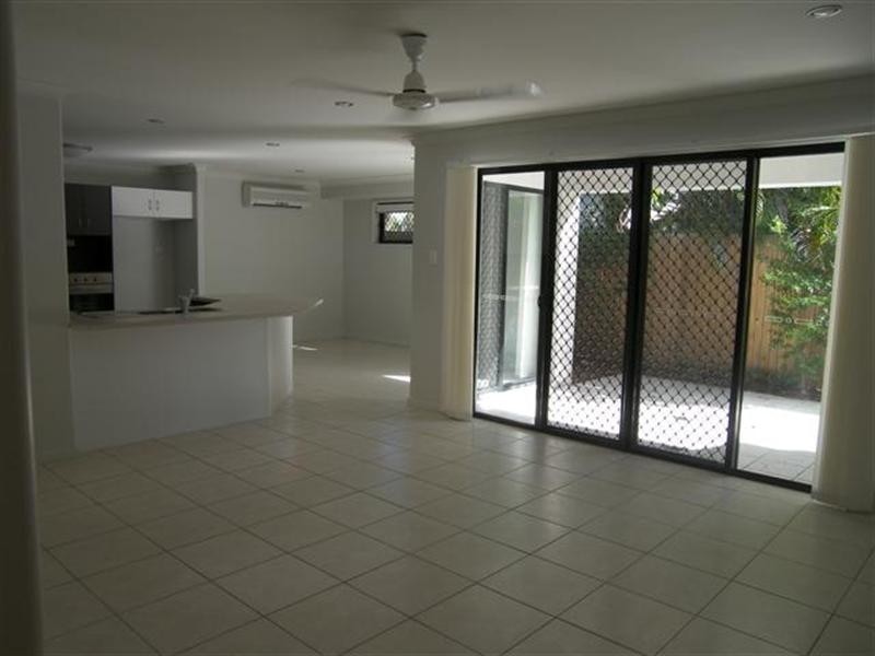 2/269 RICHARDSON Road, Kawana QLD 4701