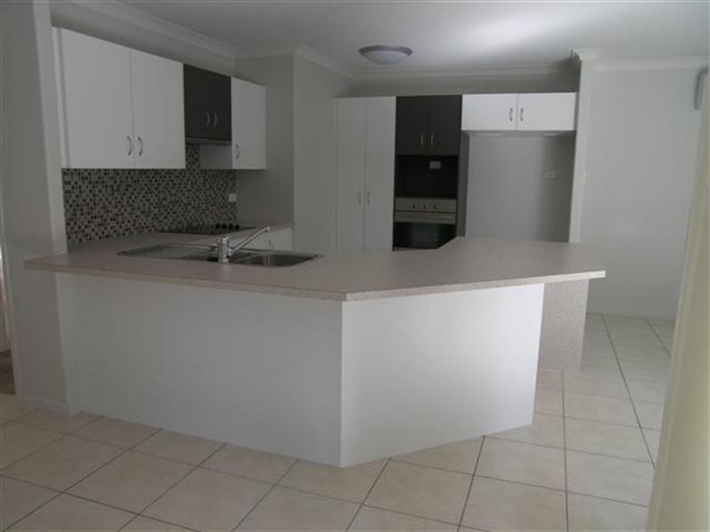 2/269 RICHARDSON Road, Kawana QLD 4701