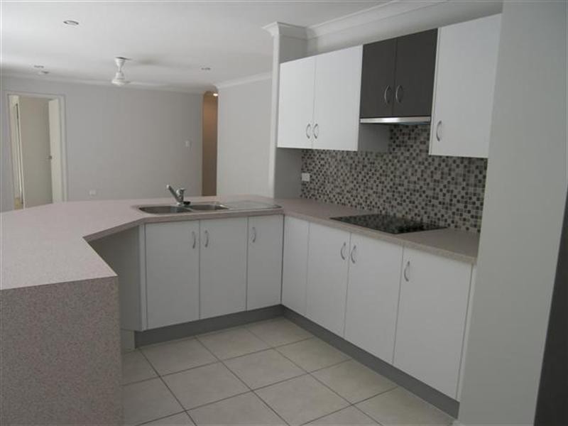 2/269 RICHARDSON Road, Kawana QLD 4701