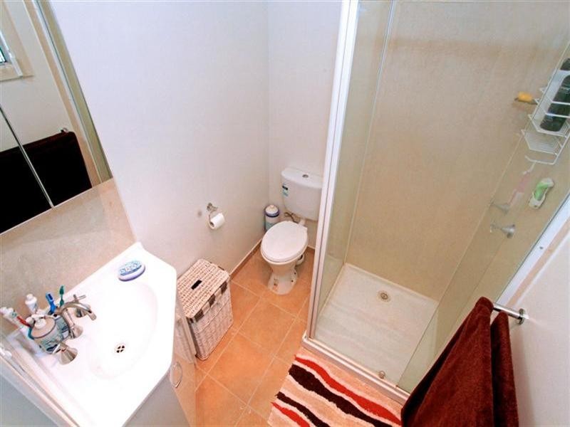 6 Renshaw Street, Park Avenue QLD 4701